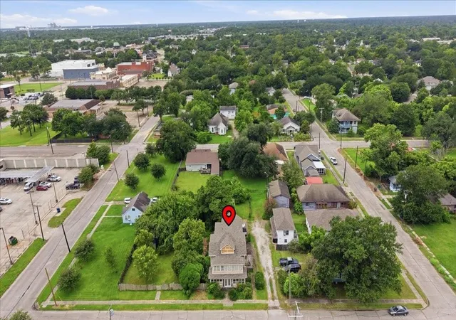 2nd image of 605 3rd St, Orange, TX 77630 | MLS# 87454019