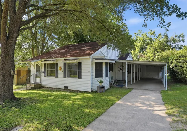 1st image of 2404 Webster St, Liberty, TX 77575 | MLS# 33400402