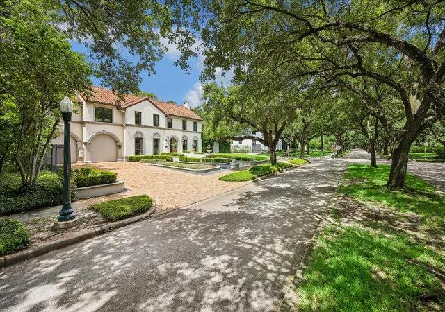 Photo 2 of Single family home for sale at 1604 North Blvd, Houston, TX 77006 | MLS# 9498138 | Listing updated on 2026-09-02