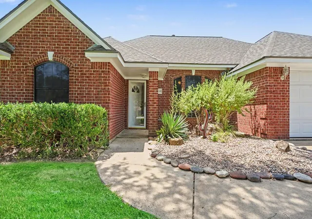 3rd image of 12319 E River Run Dr, Baytown, TX 77523 | MLS# 91420149