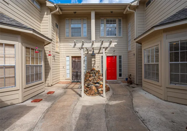 Photo 1 of Townhouse for sale at 2060 Glencove Dr, Seabrook, TX 77586 | MLS# 4824538 | Listing updated on 2026-09-16