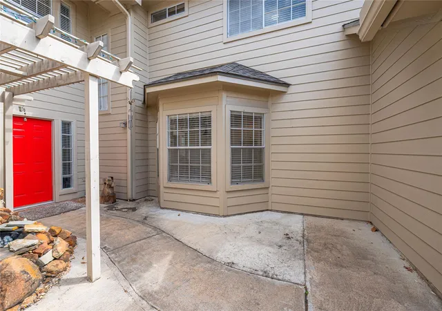 Photo 4 of Townhouse for sale at 2060 Glencove Dr, Seabrook, TX 77586 | MLS# 4824538 | Listing updated on 2026-09-16