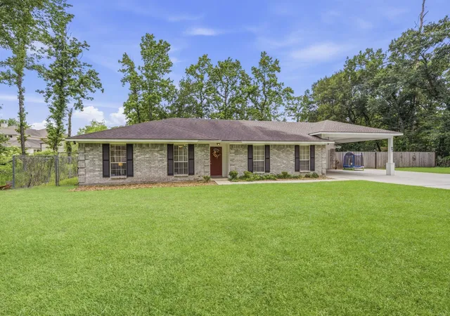 Photo 3 of Single family home for sale at 21809 Tophill Dr, Spring, TX 77388 | MLS# 17213260 | Listing updated on 2026-08-17