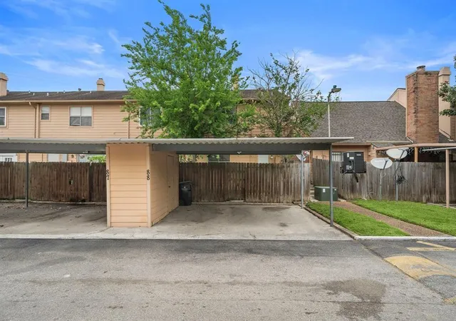 3rd image of 7700 Creekbend Dr, Houston, TX 77071
