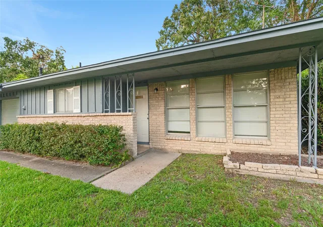 Homes for sale in Houston, TX | 10502 Royal Oaks Dr, Houston, TX 77016 | MLS# 7177666
