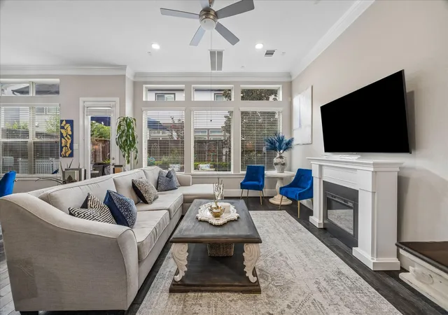 Photo 3 of Single family home for sale at 11013 Ayrshire Park Ln, Houston, TX 77043 | MLS# 5680823 | Listing updated on 2026-08-30