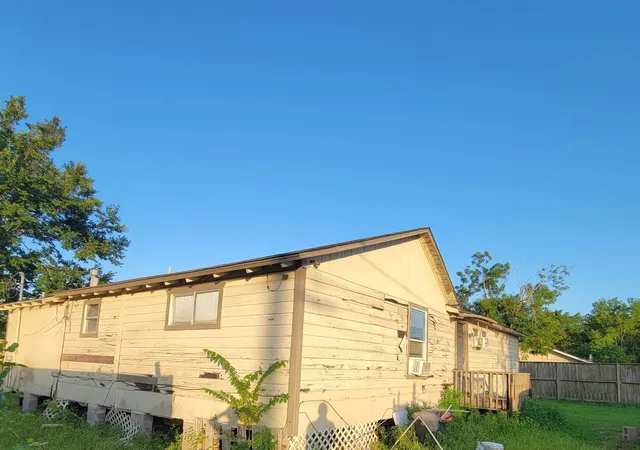 13th image of 802 S Virginia St, La Porte, TX 77571 | MLS# 14775727