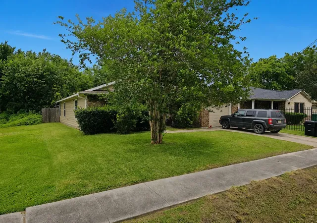 2nd image of 8121 Livingston St, Houston, TX 77051 | MLS# 30872542