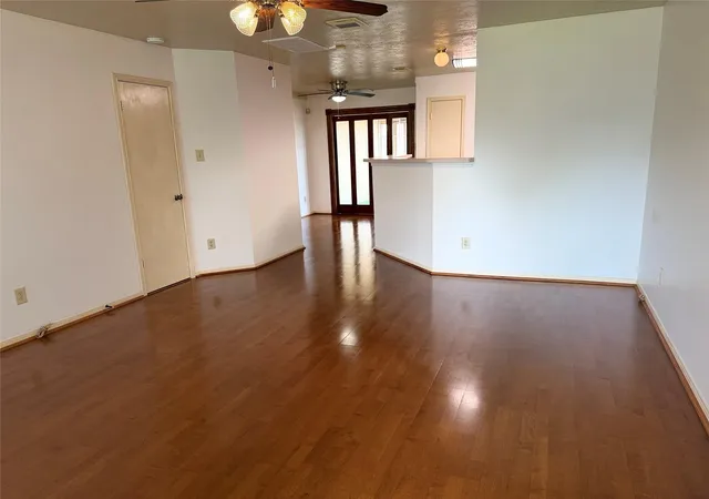 5th image of 1036 Birnham Woods Blvd, Pasadena, TX 77503 | MLS# 42913562