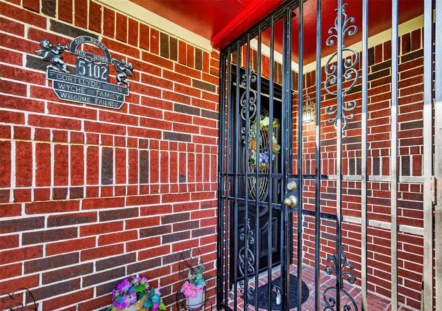 3rd image of 5102 Cortelyou Ln, Houston, TX 77021 | MLS# 32637648