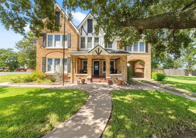 1st image of 401 E Main St, Weimar, TX 78962 | MLS# 93769990