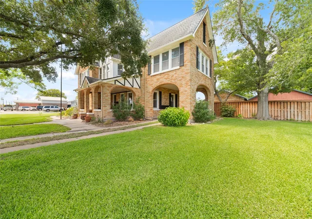 3rd image of 401 E Main St, Weimar, TX 78962 | MLS# 93769990