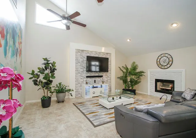 Photo 1 of Sale Pending at 2110 Woodland Park Dr, Houston, TX 77077 | MLS# 17098398 | Listing updated on 2026-09-16