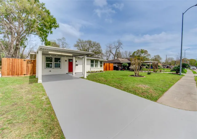 Homes for sale in Houston, TX | 6027 Kenilwood Dr, Houston, TX 77033 | MLS# 11617515