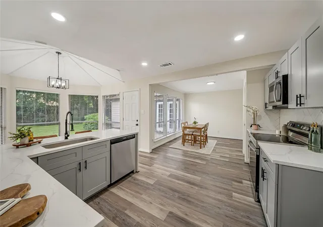 Photo 3 of Single family home for sale at 14915 Sun Harbor Dr, Houston, TX 77062 | MLS# 24305267 | Listing updated on 2026-09-17