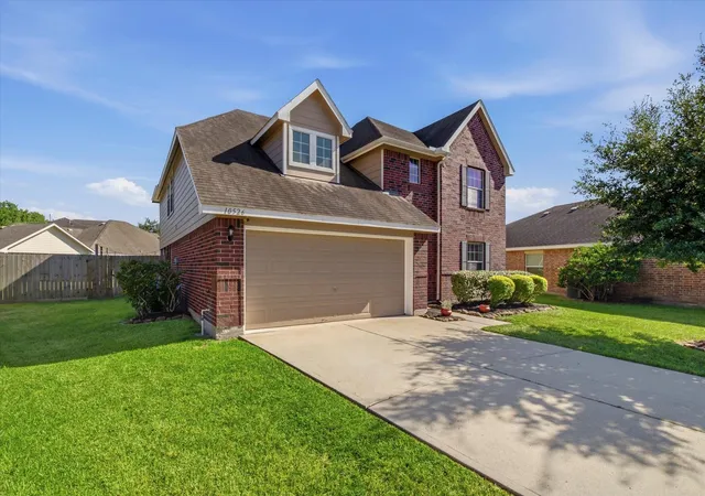 2nd image of 10526 Devinwood Dr, Baytown, TX 77523 | MLS# 5410926