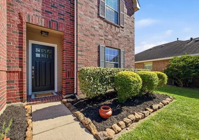 Photo 3 of Sale Pending at 10526 Devinwood Dr, Baytown, TX 77523 | MLS# 5410926 | Listing updated on 2026-09-18