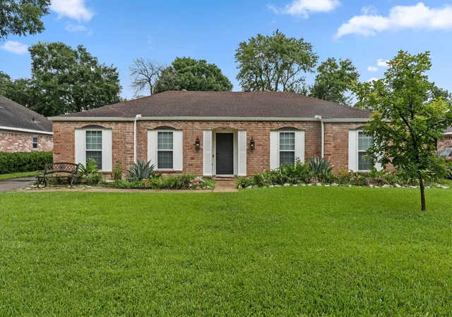 1st image of 13714 Lynnwood Ln, Sugar Land, TX 77498 | MLS# 13808072