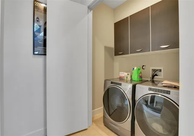 Photo 3 of Single family home for sale at 1411 Hickory St, Houston, TX 77007 | MLS# 23409097 | Listing updated on 2026-08-25