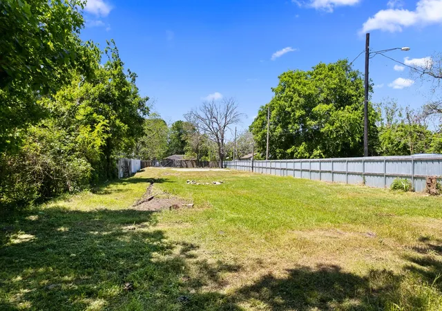 Photo 4 of Sale Pending at 7004 Glass St, Houston, TX 77016 | MLS# 17765295 | Listing updated on 2026-09-18