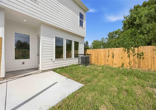 2nd image of 3704 Mount Pleasant St, Houston, TX 77021