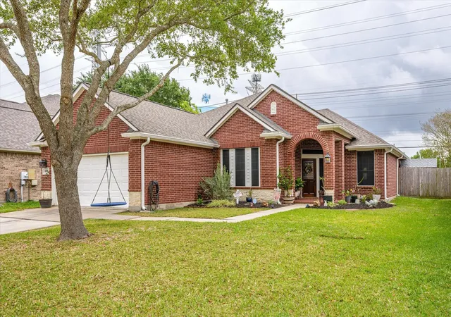 Photo 3 of Single family home for sale at 5135 Candlewood Dr, League City, TX 77573 | MLS# 52381293 | Listing updated on 2026-10-04