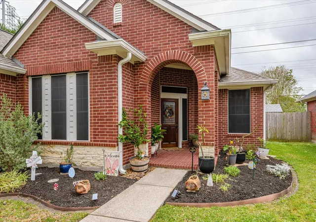 Photo 3 of Single family home for sale at 5135 Candlewood Dr, League City, TX 77573 | MLS# 52381293 | Listing updated on 2026-10-04