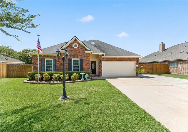 1st image of 18 Prairie Knoll Dr, Santa Fe, TX 77510 | MLS# 23821788