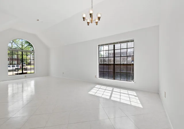 Photo 4 of Sale Pending at 15107 Berkshire Green Dr, Houston, TX 77083 | MLS# 91300427 | Listing updated on 2026-09-16