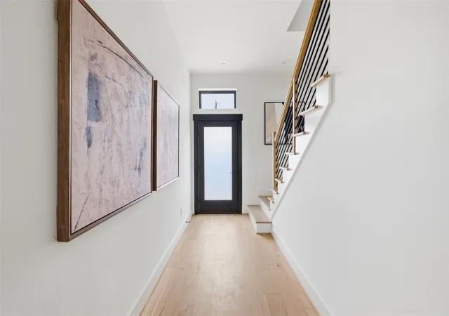 2nd image of 4605 Harrisburg Blvd #E, Houston, TX 77011 | MLS# 60130491