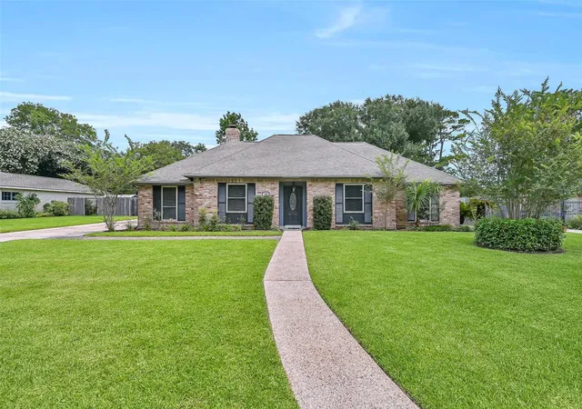 Homes for sale in Friendswood, TX | 705 Quaker Dr, Friendswood, TX 77546 | MLS# 45649702