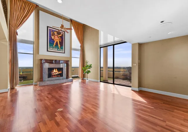 Listing Photo 2 - Condo for sale in building located at 14655 Champion Forest Dr, Houston, TX 77069 - Unit #1802