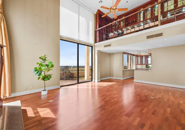 Listing Photo 3 - Condo for sale in building located at 14655 Champion Forest Dr, Houston, TX 77069 - Unit #1802