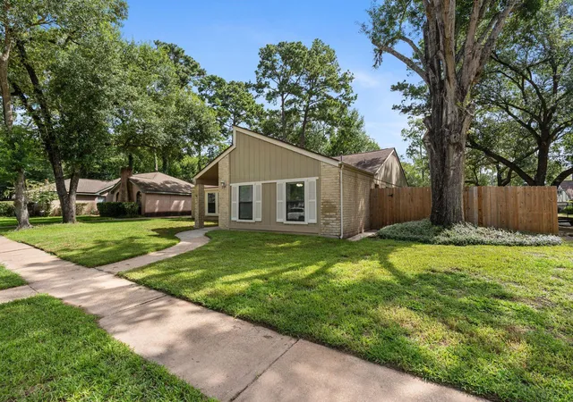 Photo 2 of Single family home for sale at 14923 Forest Lodge Ct, Houston, TX 77070 | MLS# 40631481 | Listing updated on 2026-07-27