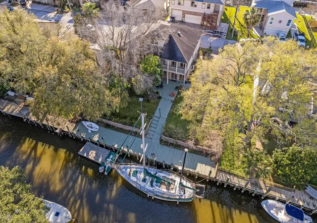 2nd image of 5 Harbor Ln, Kemah, TX 77565 | MLS# 35757927