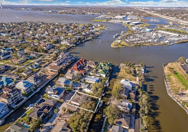 41st image of 5 Harbor Ln, Kemah, TX 77565 | MLS# 35757927