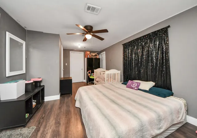 Photo 4 of Single family home for sale at 4926 Van Fleet St, Houston, TX 77033 | MLS# 39695488 | Listing updated on 2026-09-06
