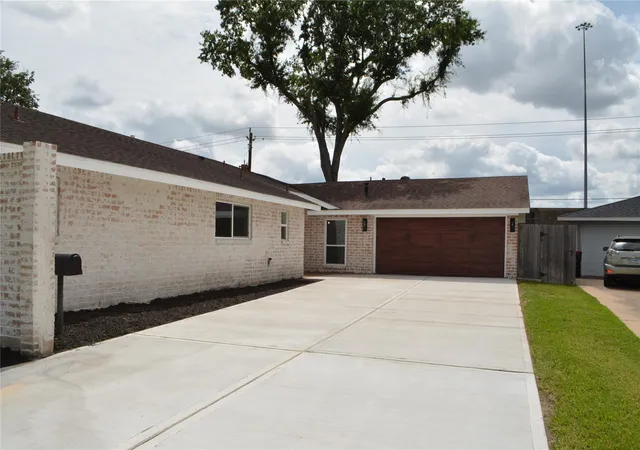 3rd image of 418 Briar Hill Dr, Houston, TX 77042 | MLS# 9628752
