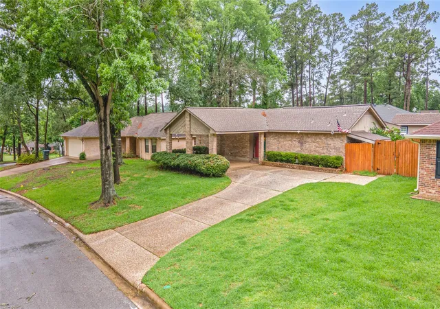 3rd image of 412 Burning Tree Dr, Huntsville, TX 77340 | MLS# 52461292