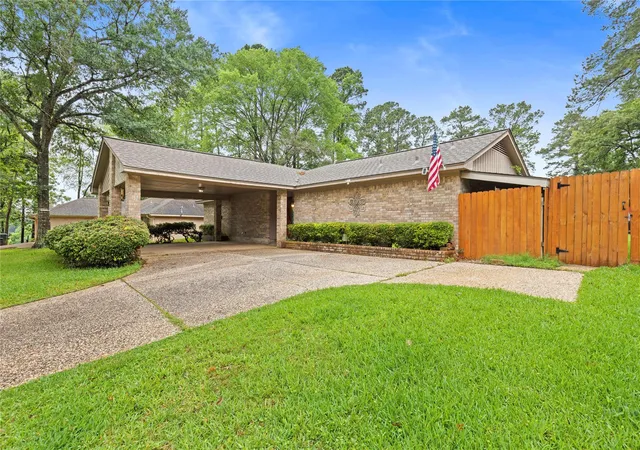 5th image of 412 Burning Tree Dr, Huntsville, TX 77340 | MLS# 52461292