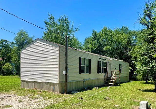 1st image of 1046 Berry Rd, Lufkin, TX 75904 | MLS# 87197871