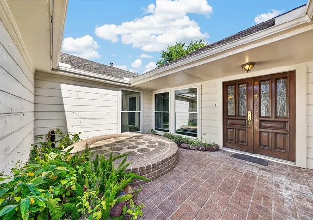 2nd image of 14122 Woodnook Dr, Houston, TX 77077 | MLS# 37693500