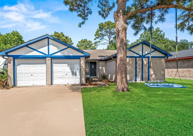 Photo 1 of Single family home for sale at 318 Bayridge Dr, League City, TX 77573 | MLS# 82495332 | Listing updated on 2026-09-19