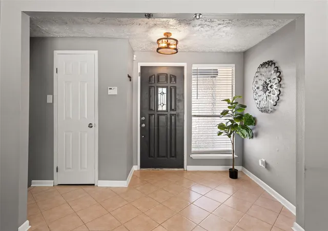 Photo 2 of Single family home for sale at 318 Bayridge Dr, League City, TX 77573 | MLS# 82495332 | Listing updated on 2026-09-19