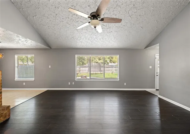 Photo 3 of Single family home for sale at 318 Bayridge Dr, League City, TX 77573 | MLS# 82495332 | Listing updated on 2026-09-19