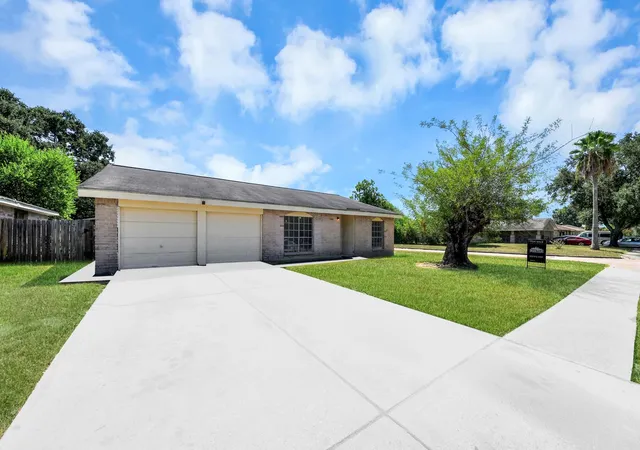 Photo 3 of Sale Pending at 9502 Spiralwood Ln, Houston, TX 77086 | MLS# 13294884 | Listing updated on 2026-09-13
