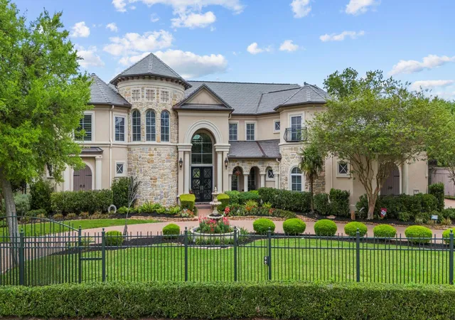 Photo 3 of Mansion for sale at 9 Waters Lake Blvd, Missouri City, TX 77459 | MLS# 10950710 | Listing updated on 2026-08-23