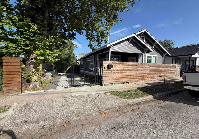 Photo 3 of Single family home for sale at 2404 Burkett St, Houston, TX 77004 | MLS# 10350145 | Listing updated on 2026-07-25