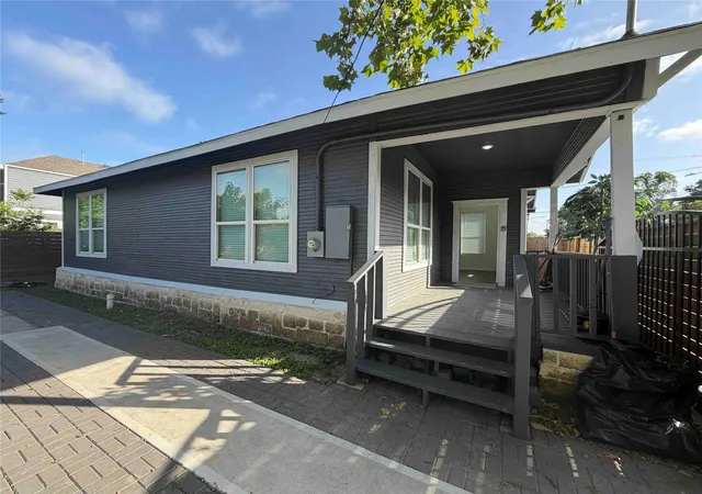 Photo 4 of Single family home for sale at 2404 Burkett St, Houston, TX 77004 | MLS# 10350145 | Listing updated on 2026-07-25