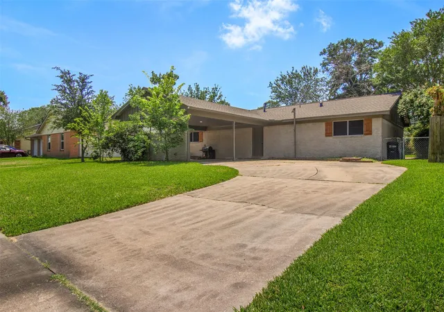 Homes for sale in La Porte, TX | 10406 Winding Trail Rd, La Porte, TX 77571 | MLS# 48486230